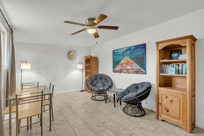 Photo - 1908 E Lynne Ln