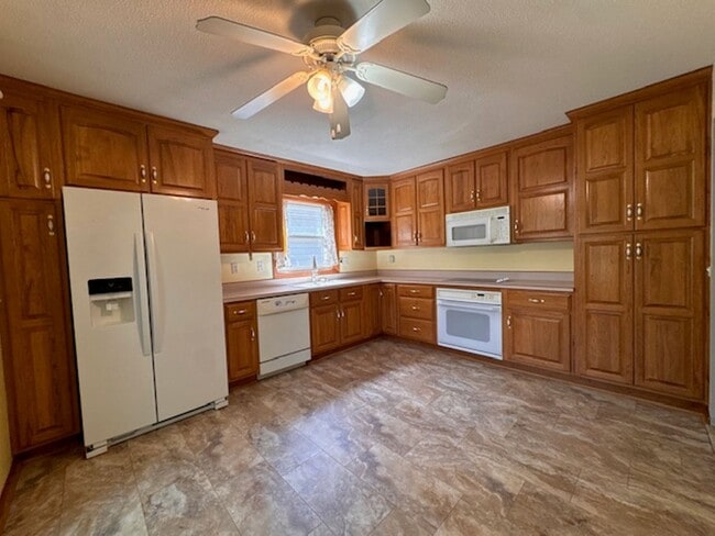 552 N Country Club Rd