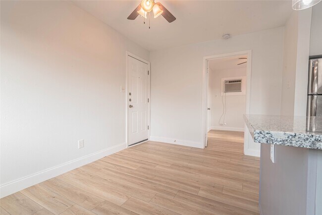 Photo - 2303 Rosewood St Unit 6