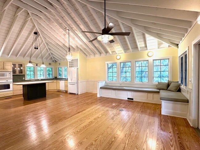 Photo - Coastal Retreat-Large 3/2-Must See