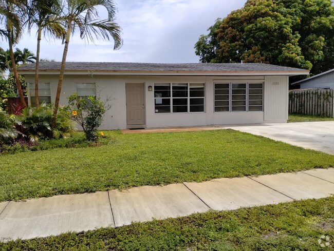 Building Photo - 1050 NE 23rd Pl Rental