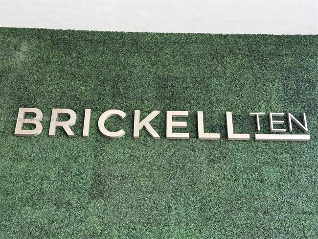 Photo - 1010 SW 2nd Ave Unidad 1505