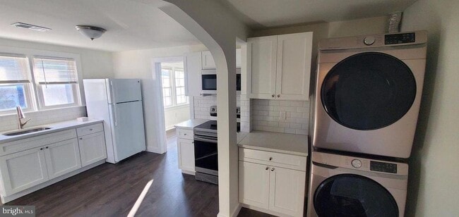 Photo - 203 E Cedarville Rd