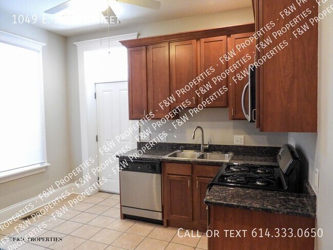 Photo - 1049 E Main St