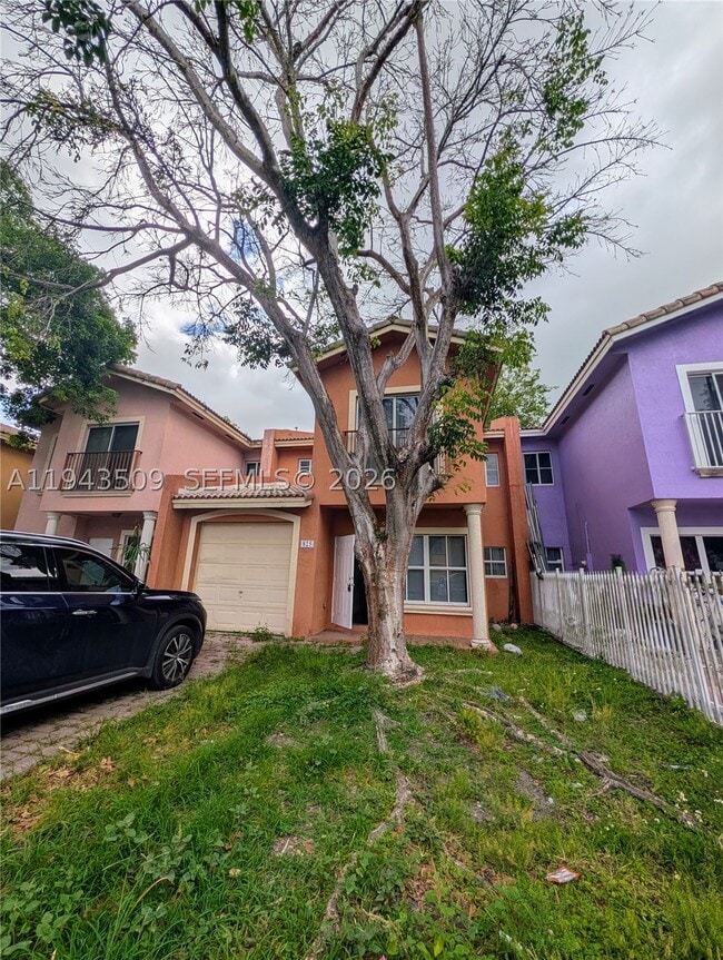 Photo - 825 SW 6th St