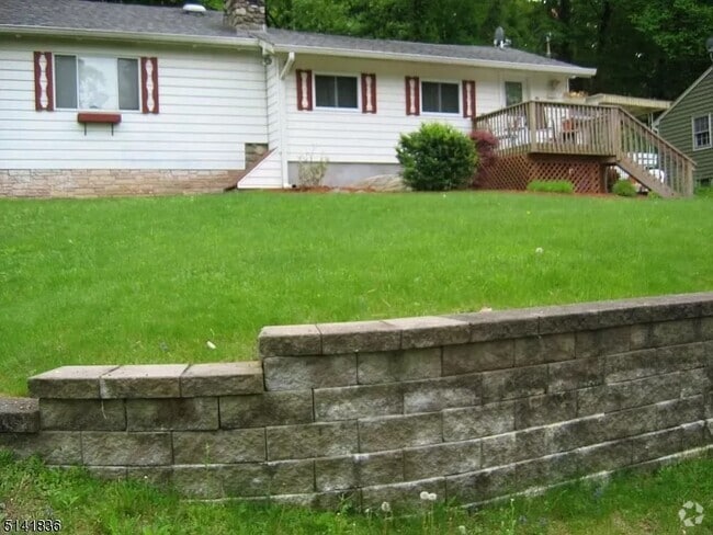 Building Photo - 9 Hillside Rd Rental