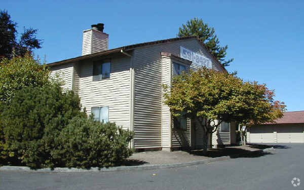 Photo - Pine Grove Condominiums