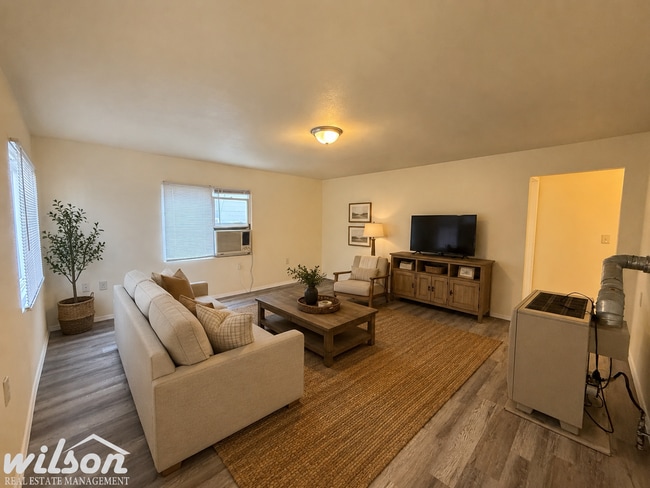 1004 W Mead Ave