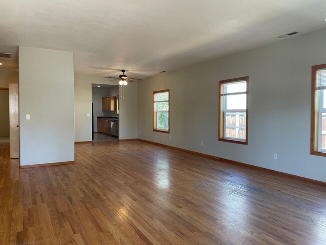 Photo - 830 Isherwood Dr