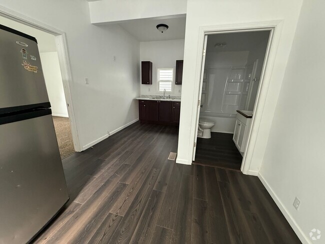 Building Photo - Remodeled 2 bedroom. Rental
