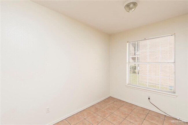 Photo - 12 Ulex Ave