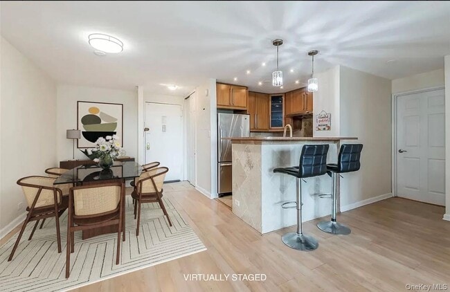 Building Photo - 150-38 Union Tpke Unit 8F