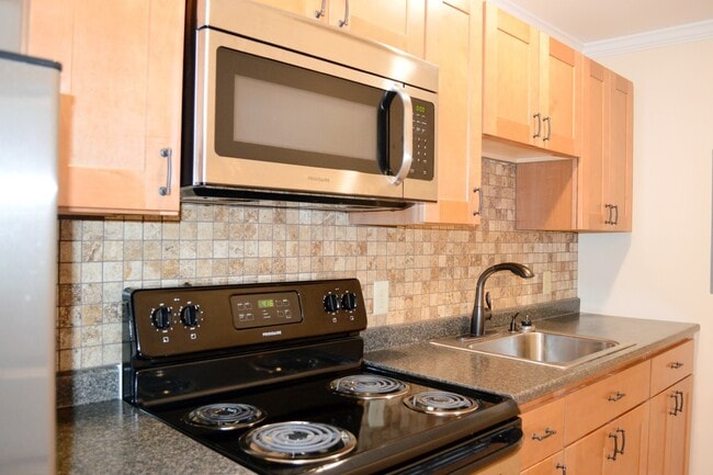 Photo - 152 North St Unit APT F