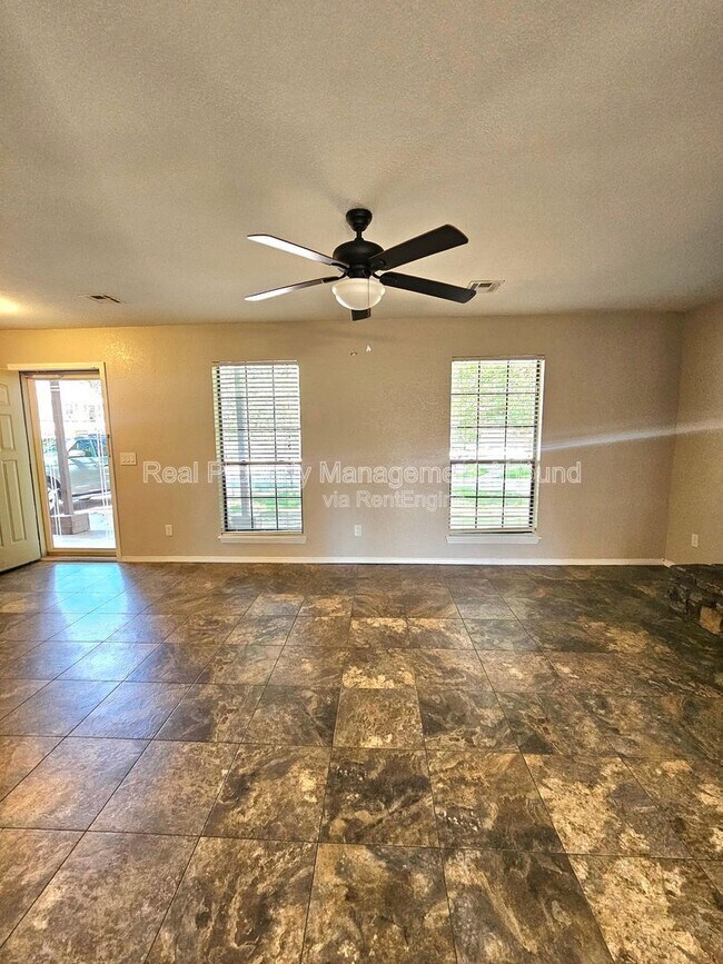 Photo - 1811 W Gulfport Cir