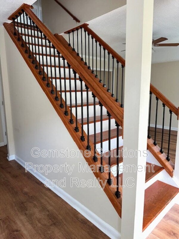 Photo - 404 Granville Rd