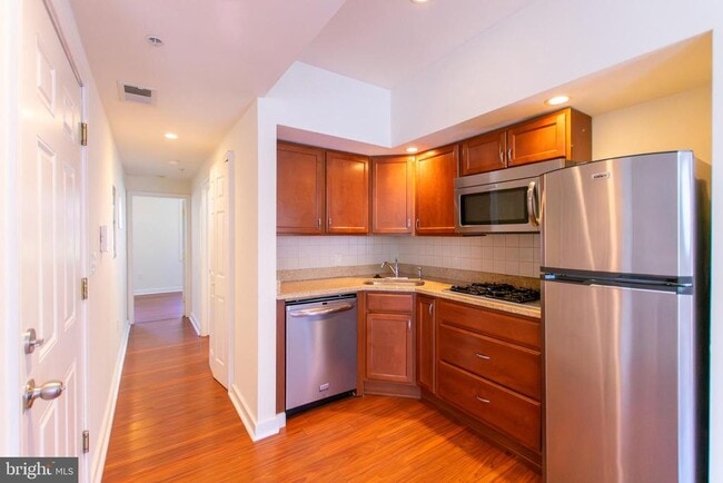 Building Photo - 1431 Lombard St Unit 2