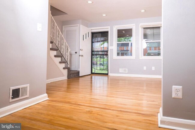 Photo - 8325 Dalesford Rd Townhome