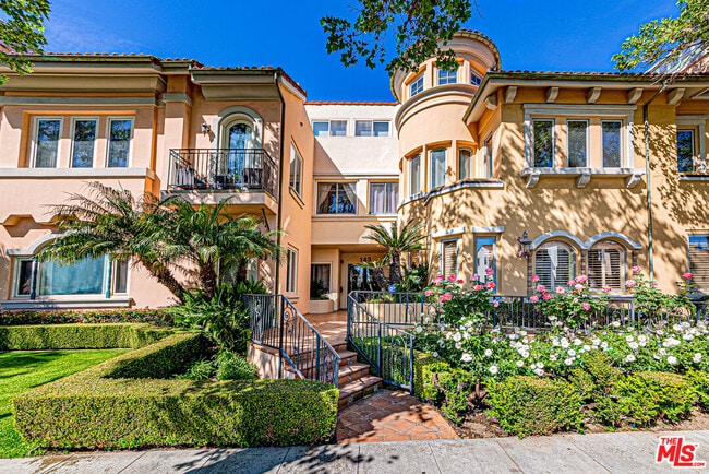 Building Photo - 143 N Arnaz Dr Unit 106