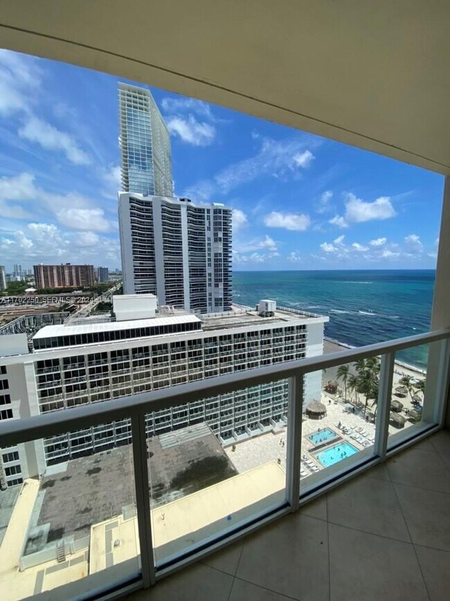 Building Photo - 16699 Collins Ave Unit 1706