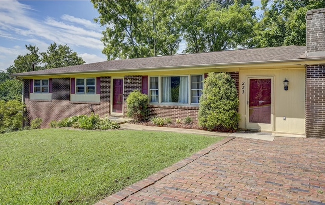 Building Photo - 223 Sequoyah Dr