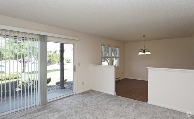 2BR/1 Bath-1st Floor Patio & Dining - Shady Lane Apartments