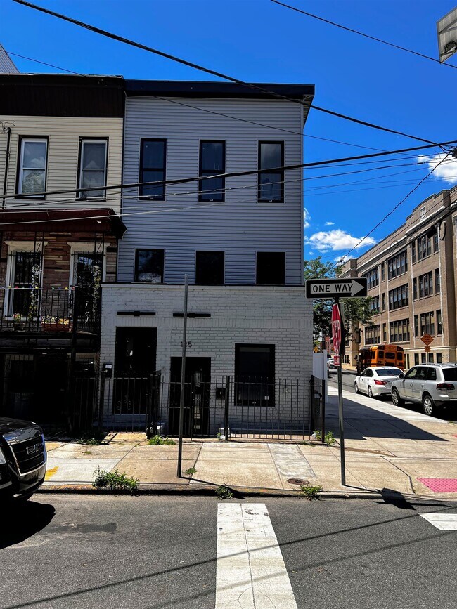 Photo - 125 Maple St Unit 2