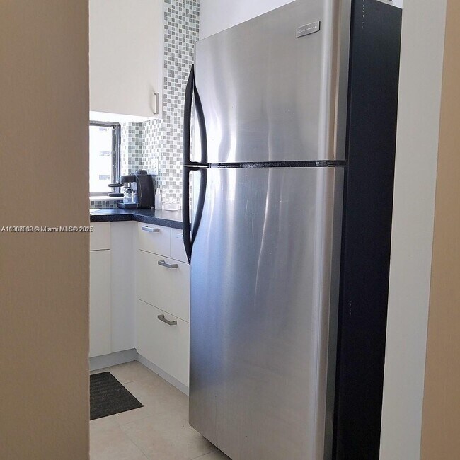 Photo - 17021 N Bay Rd Unidad 728