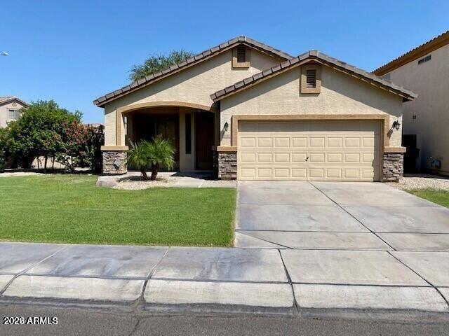 938 W Azalea Pl
