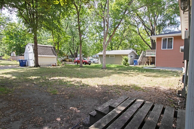 Photo - 321 2nd Ave NE