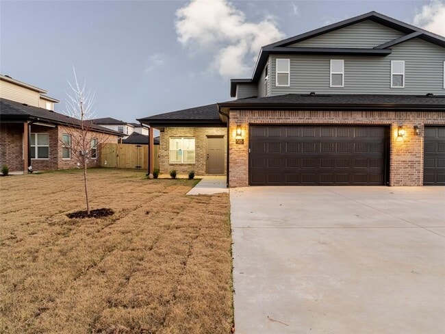 Photo - 513 Cosmos St