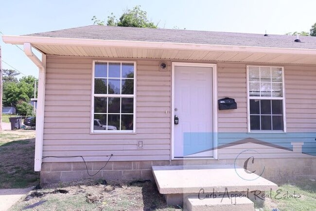 Photo - First month move in special $700!! Renovat...