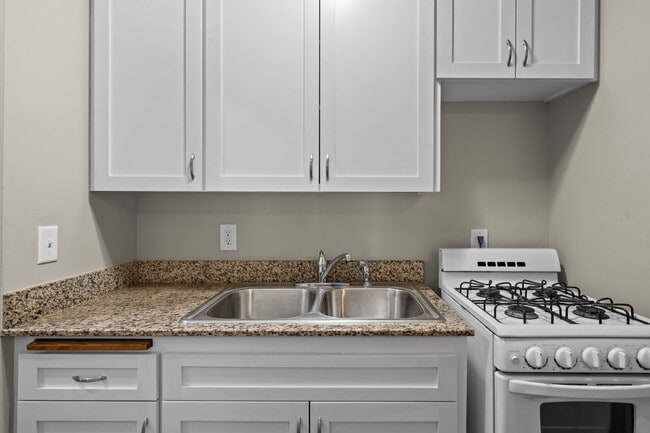 Photo - Spacious 1BR/1Bath apartment available Now! Unit 3