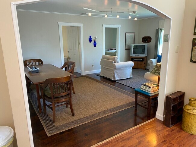 11 Island View Ave
