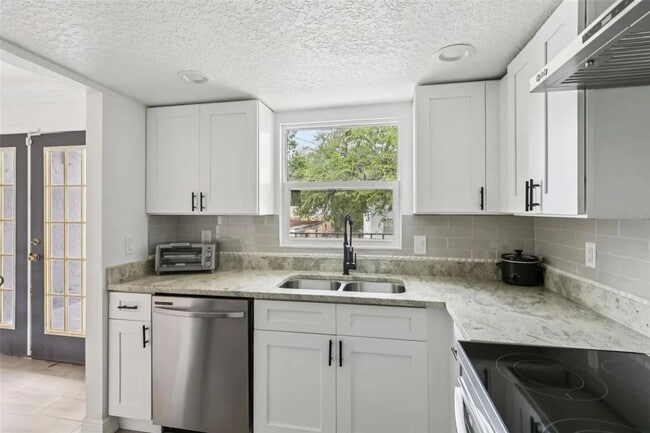 Photo - 170 E Davis Blvd