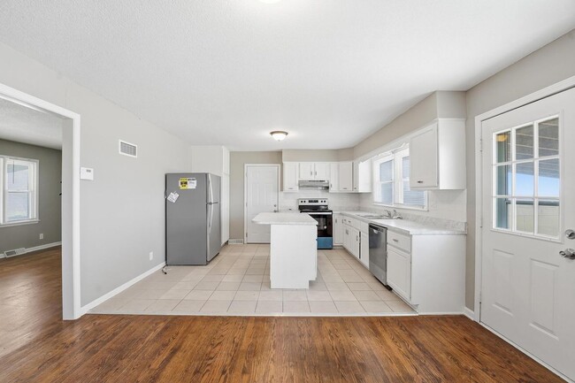 Photo - 20103 S State Rte 291