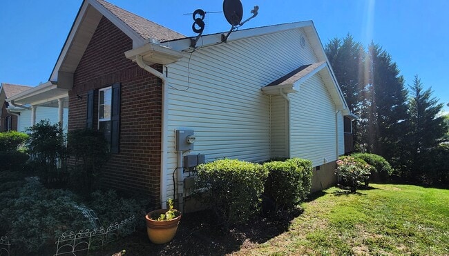 Photo - 1521 Mayberry Ln