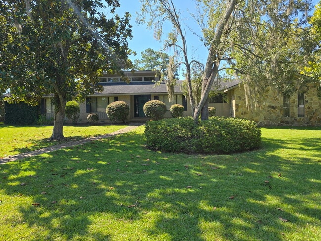 Photo - 207 Brookview Terrace