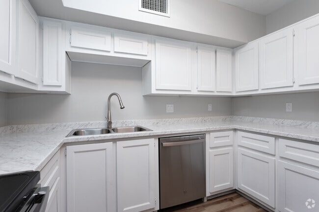 2BR, 1BA - 983SF