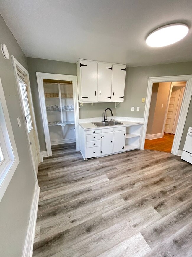 Photo - 2315 Oakes Ave Unit Upper