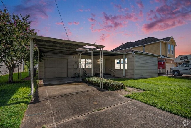 Building Photo - 12413 Almeda Genoa Rd Rental