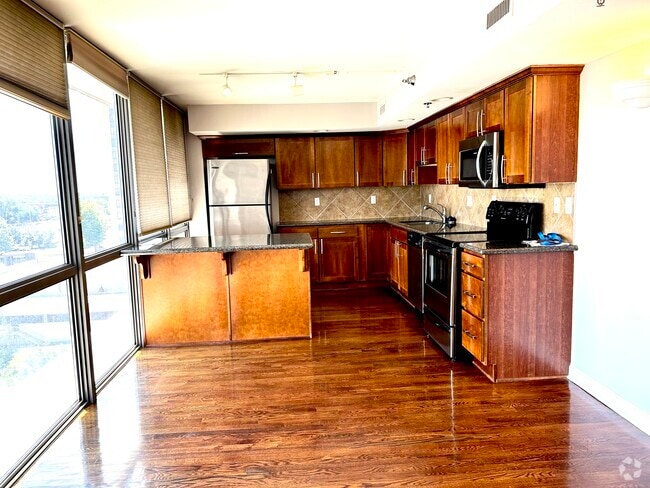 Building Photo - 600 Admiral Blvd Unit 1104 Rental