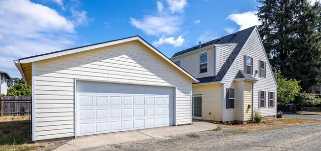 1120 Elm St