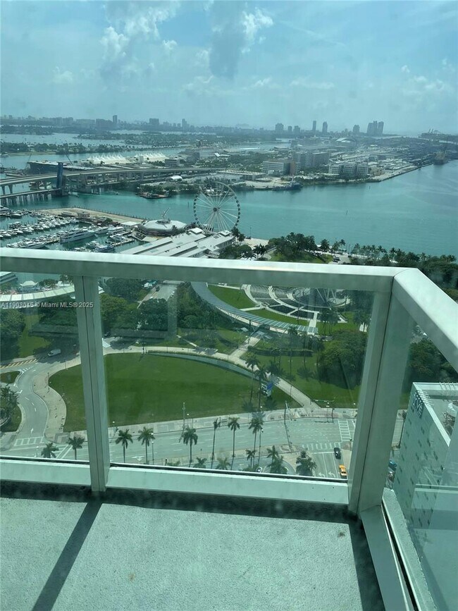 Photo - 253 NE 2nd St Unidad 3507