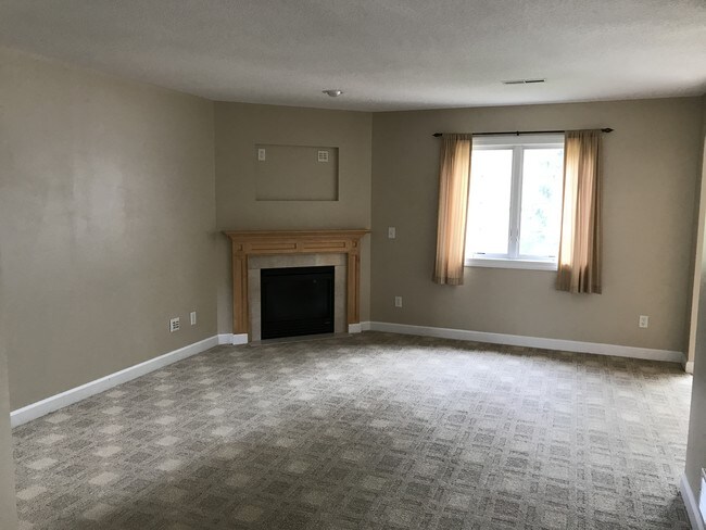 Living Room - 1736 Bennett St Unit Townhome