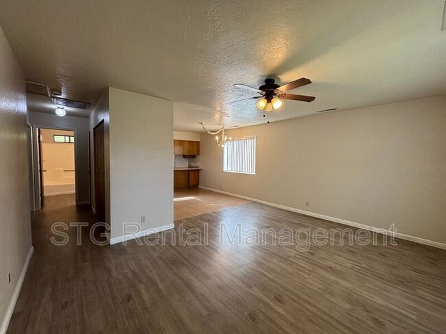 Photo - 325 N Main St Unidad #4