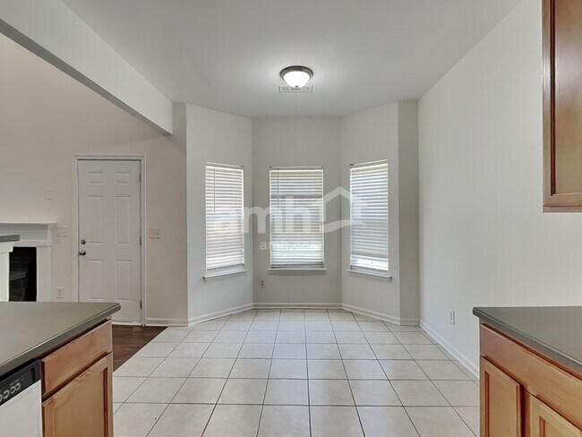 Photo - 925 Southridge Dr