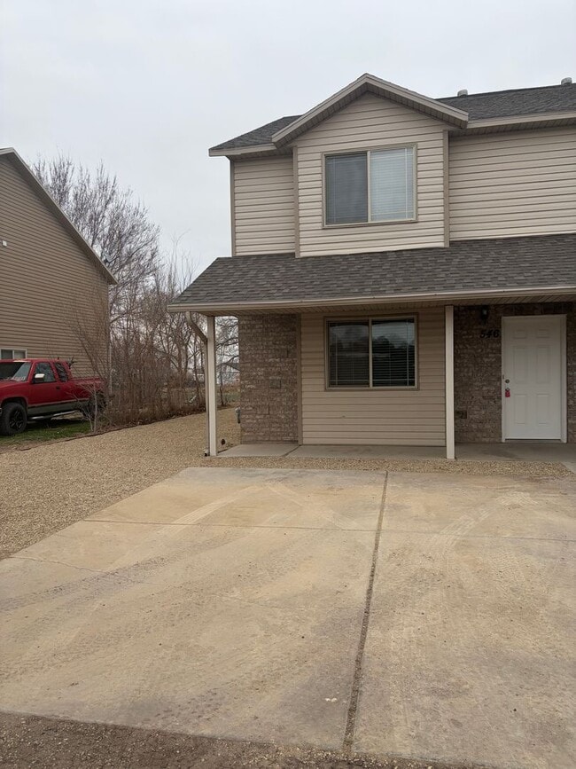 Building Photo - 3 Bed 2.5 Bath in Vernal!!
