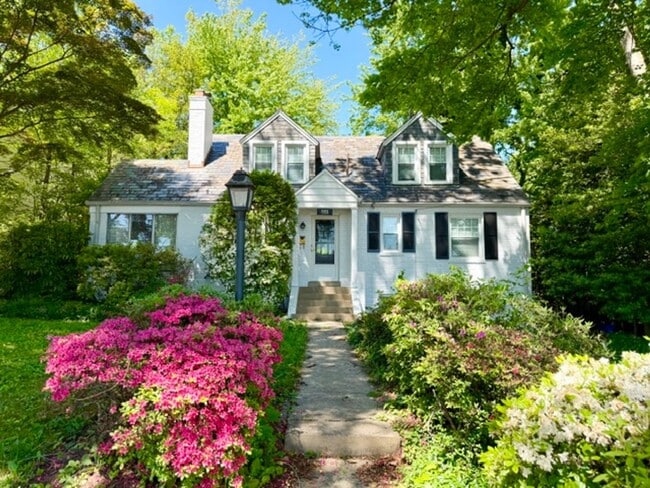 Photo - 811 Forest Glen Rd