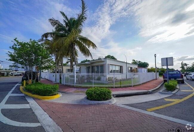 Building Photo - 8140 Crespi Blvd Rental