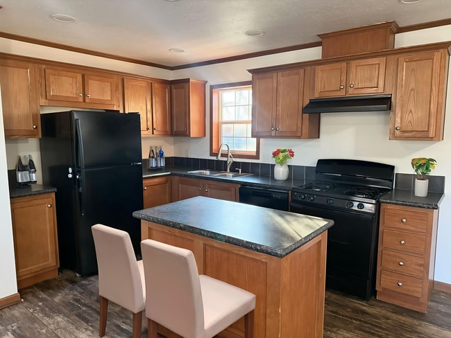 Photo - 2500 Centennial Rd